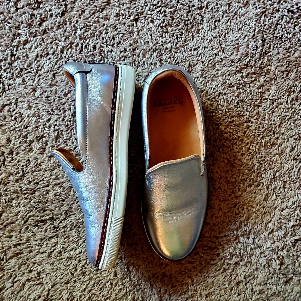 Ariat Two24 silver slip on sneakers sz 7